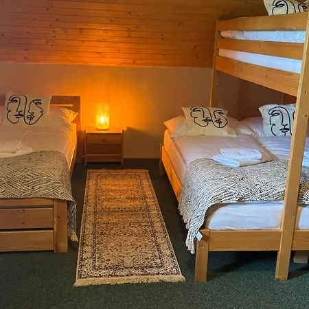 Sabinka Pri Jazere Orman Evi *