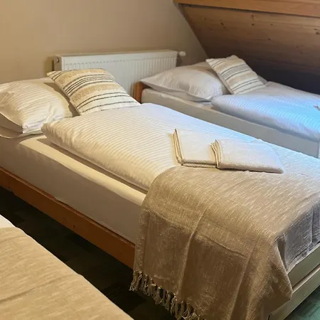 Sabinka Pri Jazere Orman Evi *