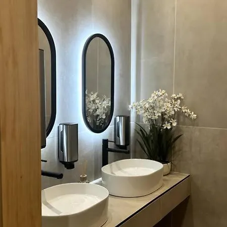 Orman Evi Sabinka Pri Jazere *