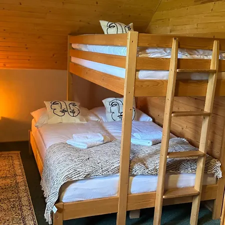 Orman Evi Sabinka Pri Jazere