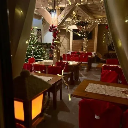 Orman Evi Sabinka Pri Jazere *